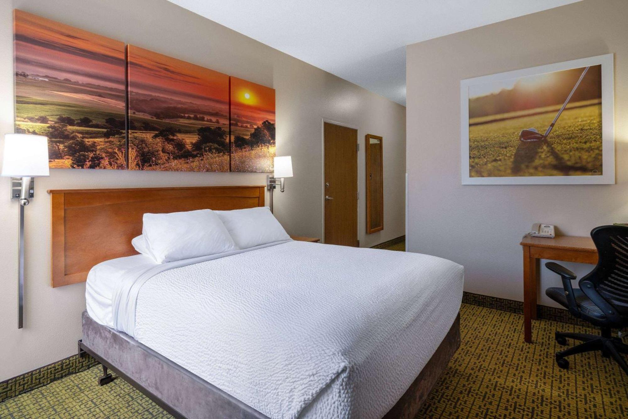 Days Inn & Suites By Wyndham Madison Exterior photo