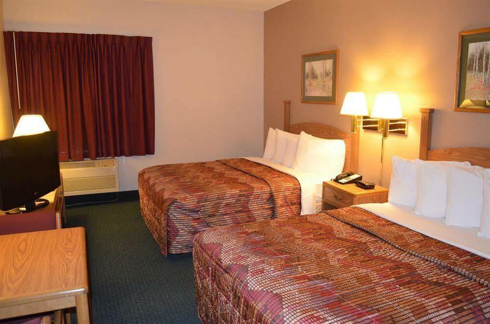 Days Inn & Suites By Wyndham Madison Exterior photo